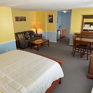 Old Harbor Inn